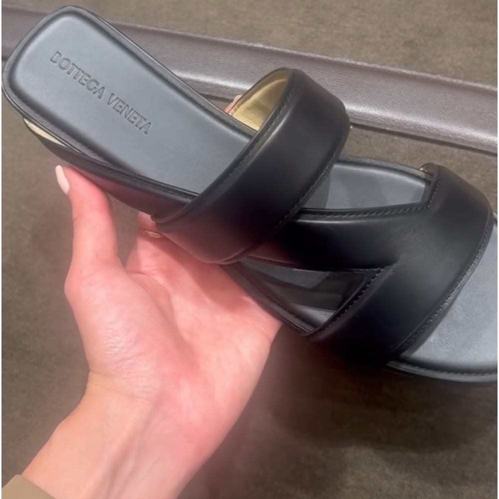 BNIB bottega Veneta sandal